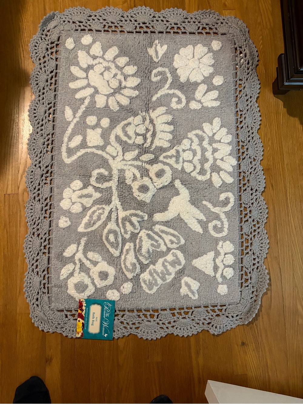 Pioneer Women Mazue Gray and White Floral Crochet-Edge Bath Rug. New